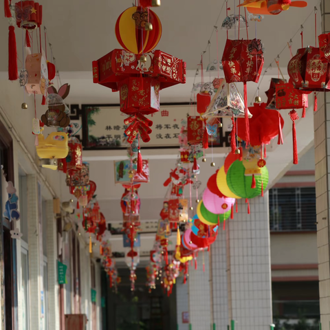 巧手创造美，劳动润童心