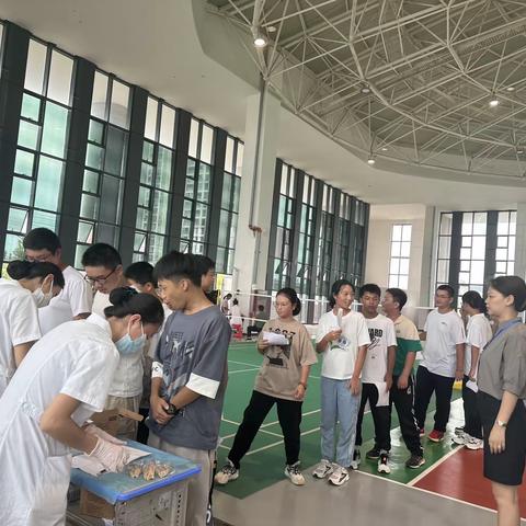 关爱成长，健康起航——记余干一中新生体检