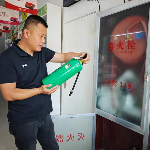 安全“放大镜”：白马山街道前魏社区九小场所巡查进行时