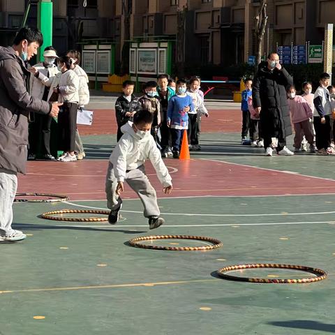 童心跃动，绳采飞扬 ——管城回族区阳光实验小学趣味跳绳运动会