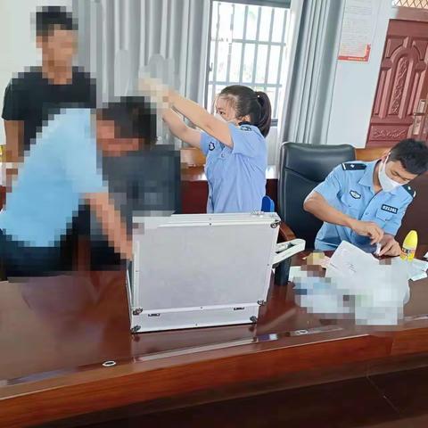 保港派出所联合保平村委会对保平村吸毒人员开展毛发采集检测工作