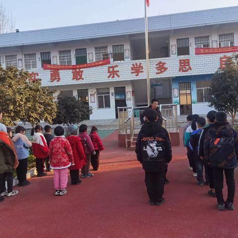 “宪”入校园  “法”育未来—石门乡裴庄小学“国家宪法日”主题宣传活动