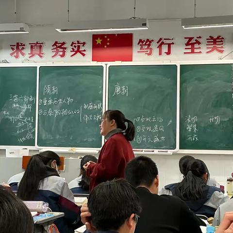 潜心研培并进 聚力教学提质——高凌专家入校指导活动