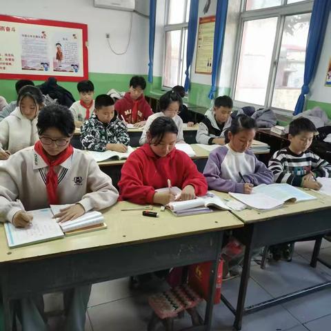 “阳光下成长，笔墨间飞扬”