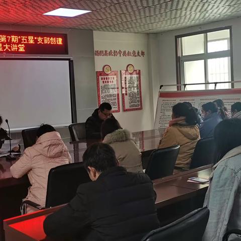 精忠社区法律讲堂进夜校  法律宣传入民心
