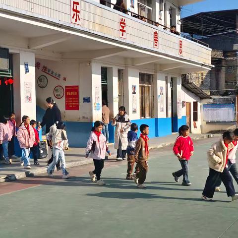 防踩踏护平安 实战演练筑防线——六福学区开展安全应急演练活动