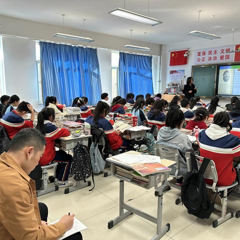 明确发展路径，提升教学质量——外语教研组青年教师职业发展培训纪实