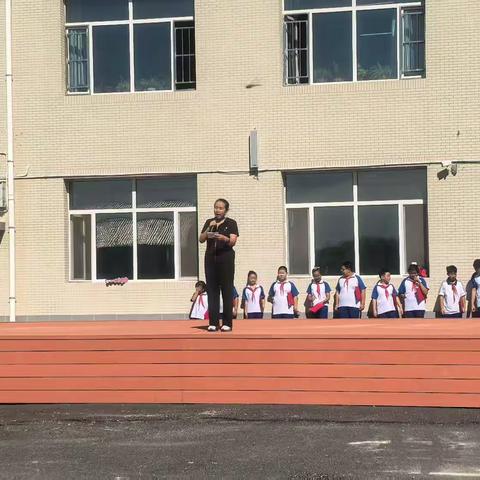 薪火传师道 初心映杏坛 ——同太小学2025年教师节主题升旗仪式