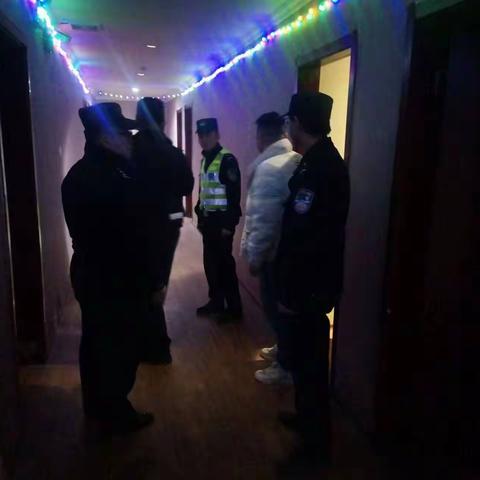 开展常态化夜间治安巡逻