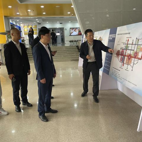 江苏省陕西商会企业家一行调研碑林环大学硬科技创新街区创新创业环境