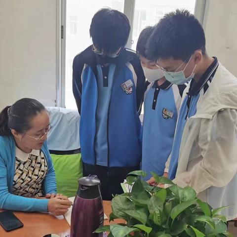 学贵得师，亦贵得友———潍坊三中初二年级优秀教师风采展示