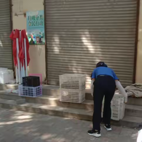 集中整治市容秩序，不断提升市容环境