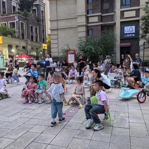 龙湖曼蒂苑社区新时代文明实践站——“青禾坊”暑期公益电影进社区