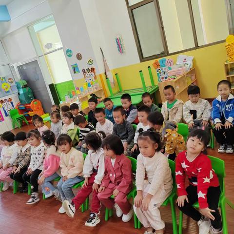 幼儿园小四班一周小记幼儿园的小快乐