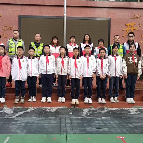 冬日暖阳，605班护学岗活动
