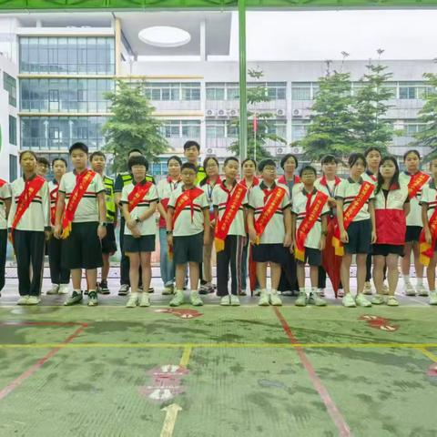 雨中情，守护成长路——505班级护学岗行动纪实