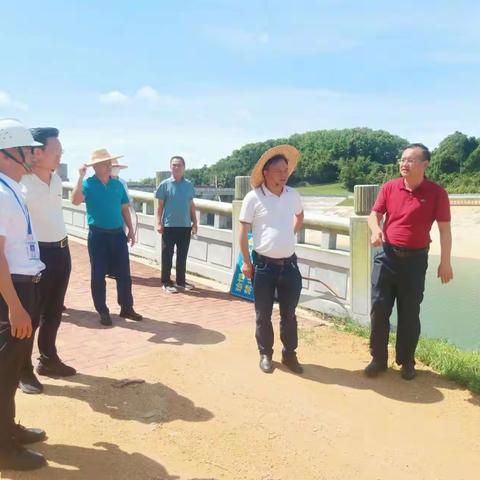 省灌区局党委委员、副局长李龙兵、徐良伟到松涛水库大坝管区开展水资源管理、水资源集约节约利用专题调研
