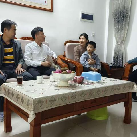 守好廉洁心、担当干事业——大坝管理区党支部开展家访活动