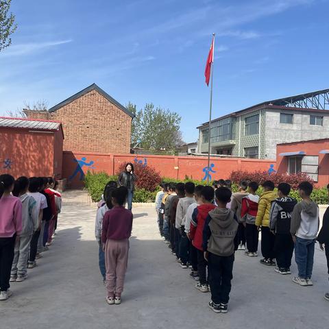 展体育课堂风采 促孩子健康成长——钟楼寺小学