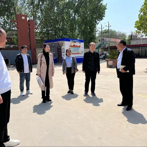 区教体局一行对肥乡区屯庄营中学信息技术能力提升工程2.0整校推进工作进行验收