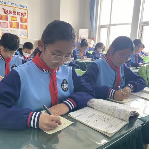 运墨收笔承其道，一撇一捺写人生——大观学校五年级书法大赛
