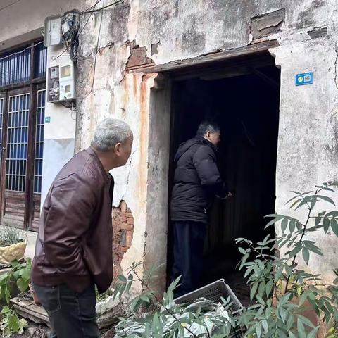 吕塘下社区开展危旧房安全隐患排查