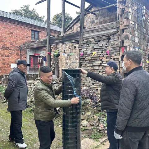 吕塘下社区开展危房拦网整改工作