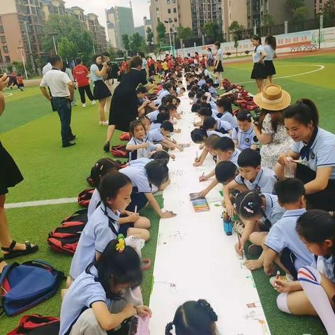 百米长卷话衔接   芙蓉花开迎幼小