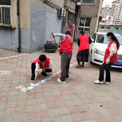 【元宝山街道元宝山社区】开展老旧小区规划停车位志愿服务活动