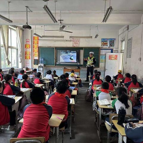 交通安全，牢记心中—良庄镇中心小学交通安全主题班会