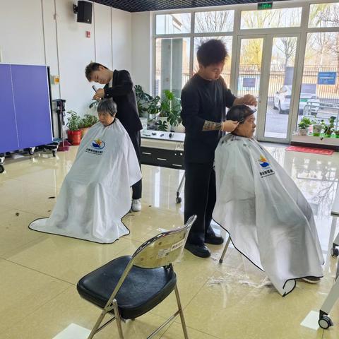 党群阵地@你｜为老服务 从“头”开始 -树村社区党组织服务群众经费为老理发活动