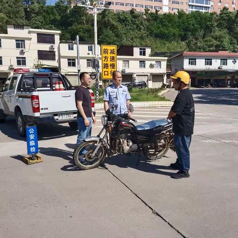 荆西街道开展道路安全宣传及道路安全整治活动