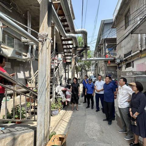 市、区消防救援机构莅临香山街道指导检查自建房消防安全整治工作