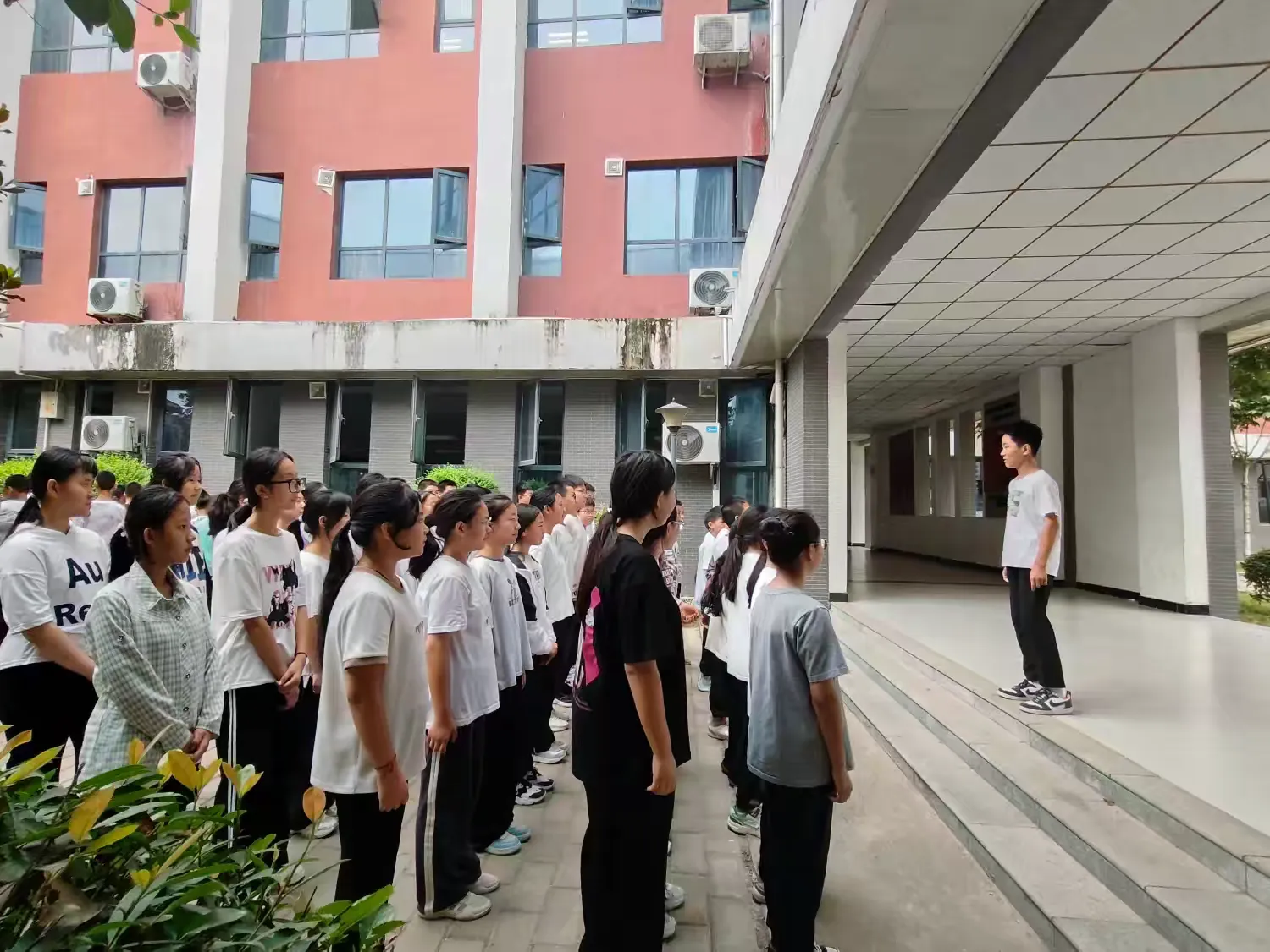 "开学第二周,成长一大步"经开八中 七年级8班第二周周记