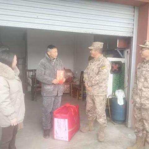 县委常委武装部长胡金波、副县长胡军民深入浔溪乡开展春节走访慰问