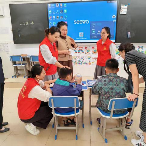 特别的爱给特别的你——秀英区人大常委会机关党支部开展“党建+代表”“情系特教·爱暖童心”主题党日活动