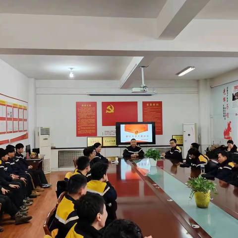 乌西运用车间召开新入职大学 生座谈会