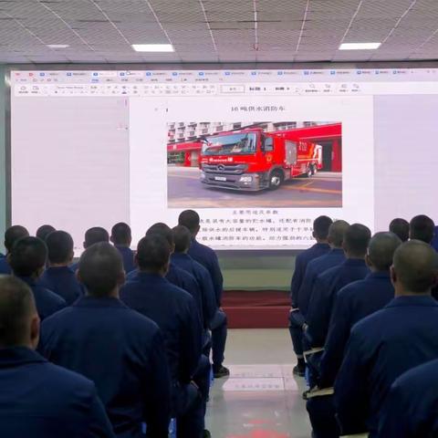 深学理论熟装备 提质强能谋打赢——西安支队政府专职消防队员岗前教育培训大队组织对车载消防泵相关知识进行专题学习