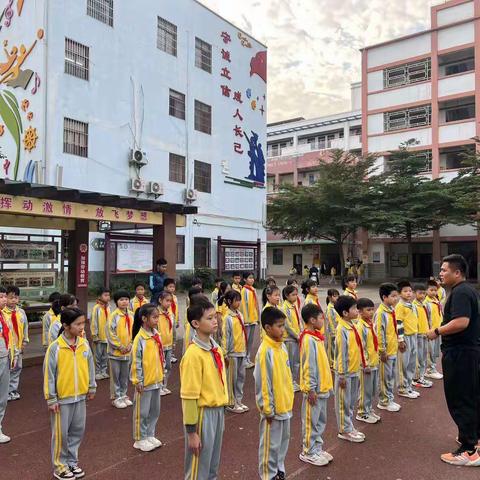 “阳光体育，健康体魄。”——《三年级足球课堂教学中融入信息技术的实践与研究》课题组第十一次课