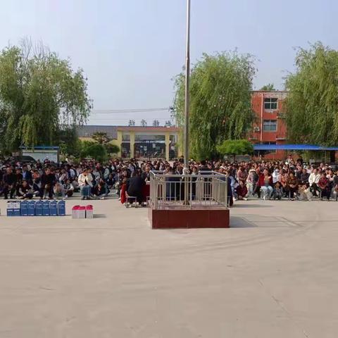 2_潮庄镇三中期中检测表彰暨家长会简报