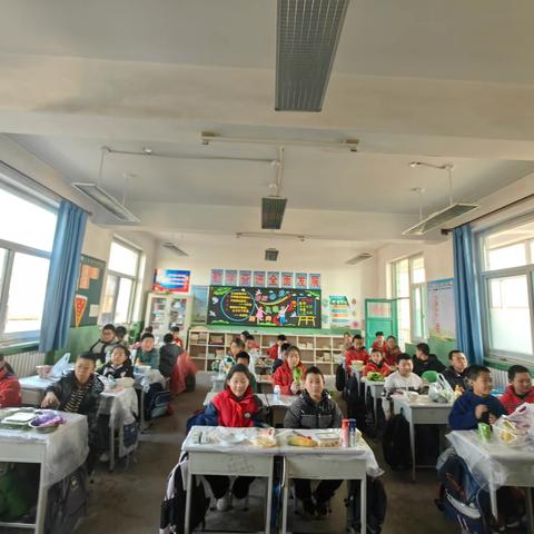 劳动课上蔬果盛宴会:自制蔬果沙拉