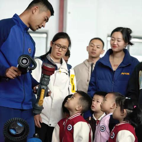 走进消防队 致敬“火焰蓝”--东凤镇小沥幼儿园参观东凤消防大队社会实践活动