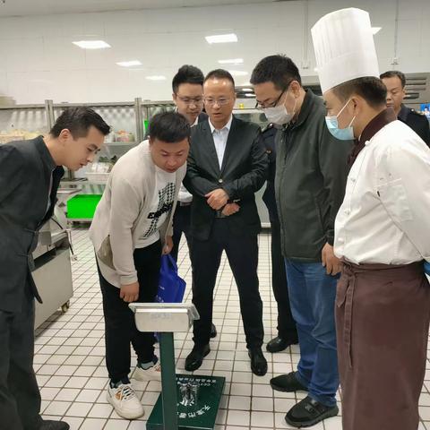 市市场监管局督导检查临潼区双节前市场计量工作
