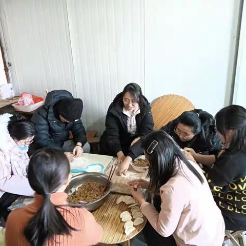 冬日“饺”好运----新泰市岔河希望小学举行“冬至包饺子”主题活动