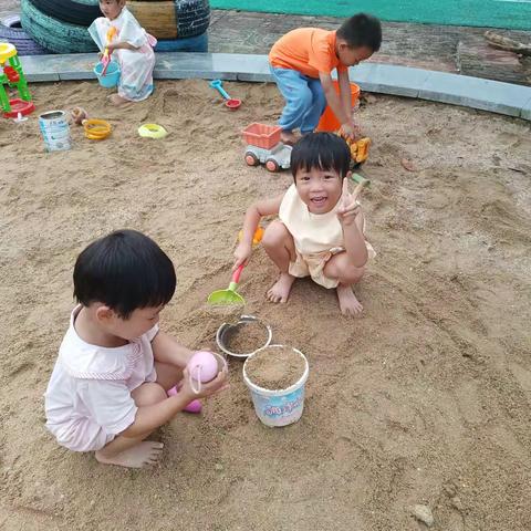 中班沙池里的探索时光
