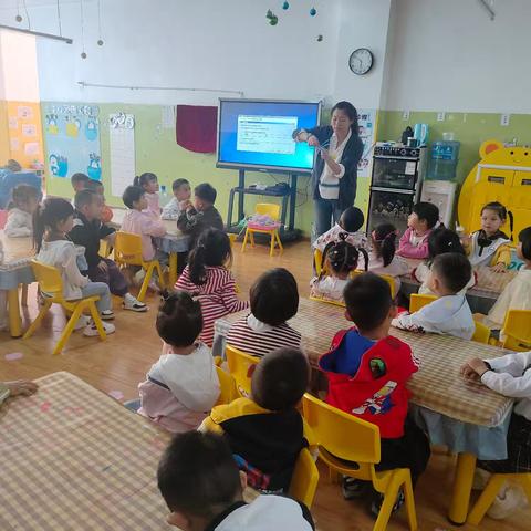 轿子山幼儿园小一班——《母亲节活动》