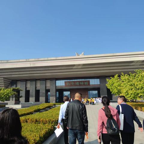 20231015齐鲁名师团队参观孔子博物馆