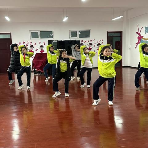 “舞”出你的节奏，“跳”出我的风采  -----博野县兴华小学民族舞社团活动掠影