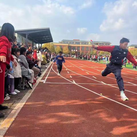 《难忘的运动会》---谢叠山小学六(6)班吴哲宸