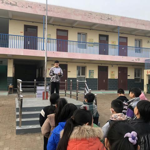 春风十里，不如学雷锋的你----北青小 学学习雷锋活动